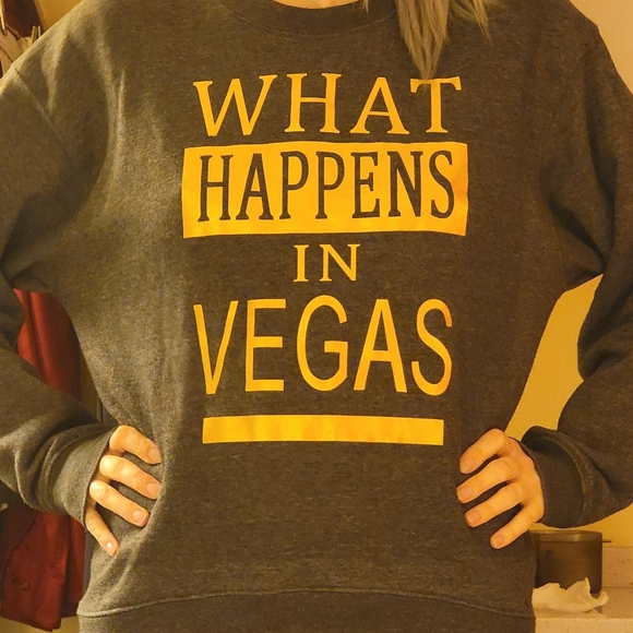 CREW NECK SWEATSHIRT GOLD LETTERING "What Happens in Vegas" PULLOVER Size Medium - Picture 1 of 7